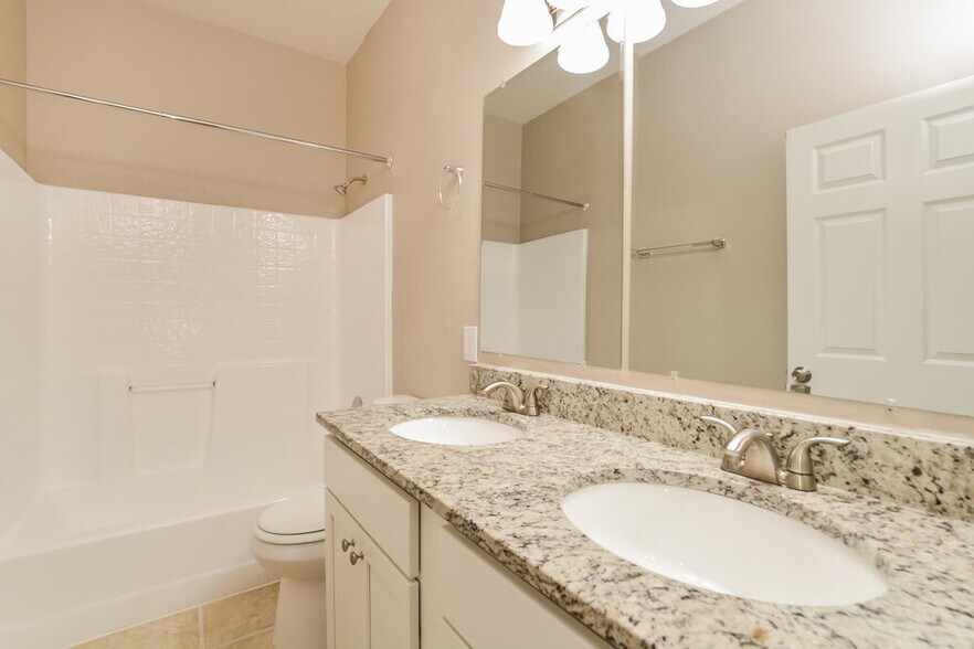 Building Photo - 2863 Berkshire Cir
