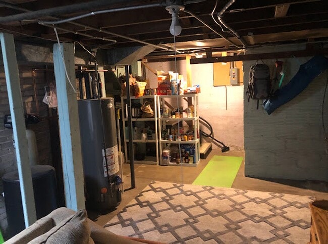 Building Photo - Single-Family Home in Greenbush Neighborhood!