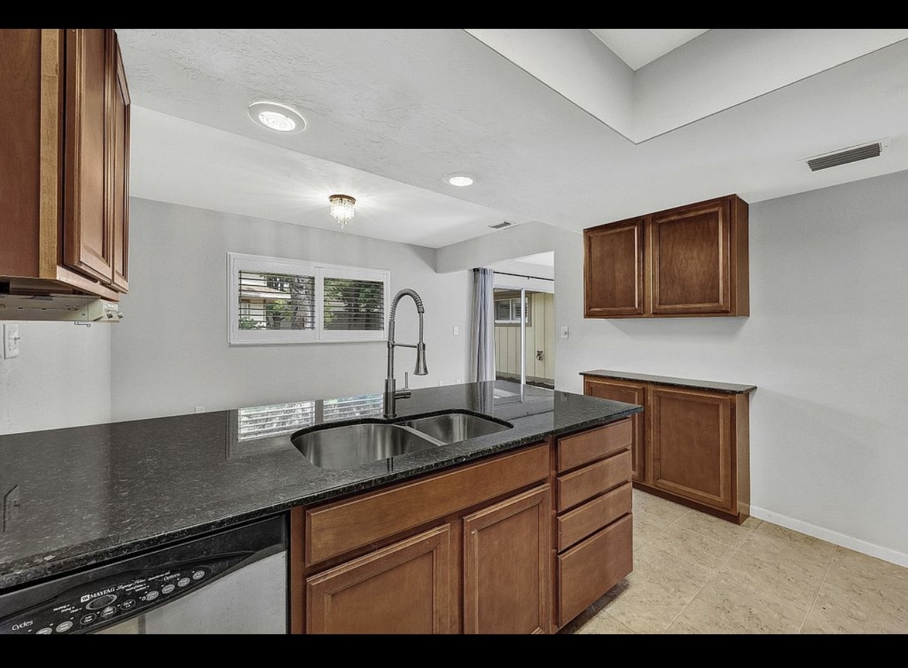 Building Photo - 4280 Island Cir