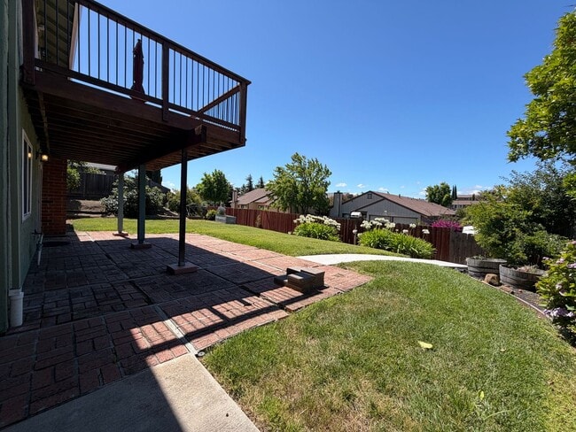 Building Photo - Nicely remodeled 1 bedroom Suite, All utilities paid + WiFi