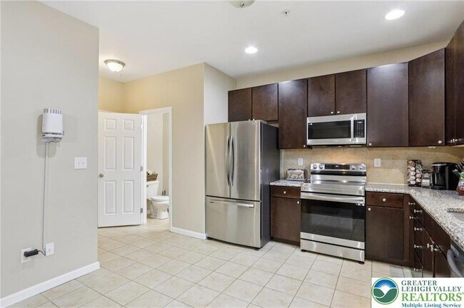 Building Photo - 270 Milkweed Dr