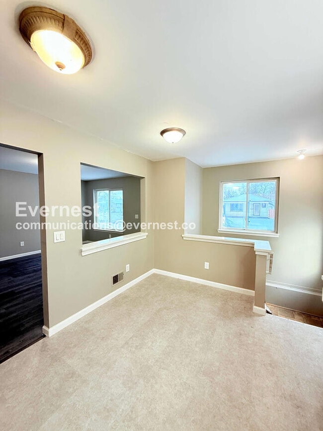 Building Photo - 3 Bed/1 Bath Home with Modern Amenities / Pet-Friendly / Vouchers Accepted / Available Now!