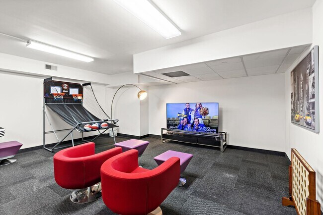 Building Photo - 1700 Park Ave