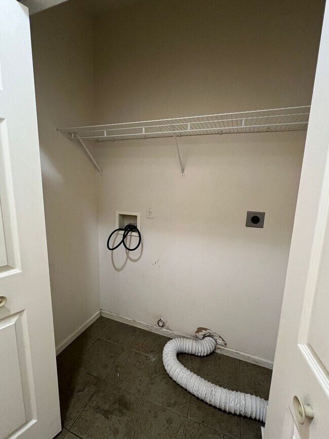 Building Photo - 1920 Monte Vista Dr