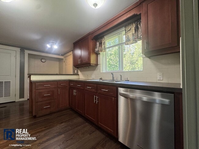 Building Photo - 2 Bed / 2 Bath Home with 4-Car Garage, Large Yard & RV Parking in Graham!