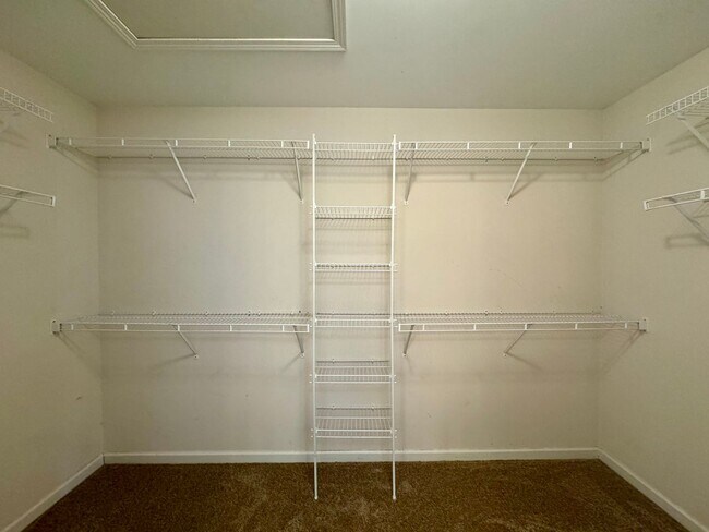 Building Photo - The Oaks at Westgate