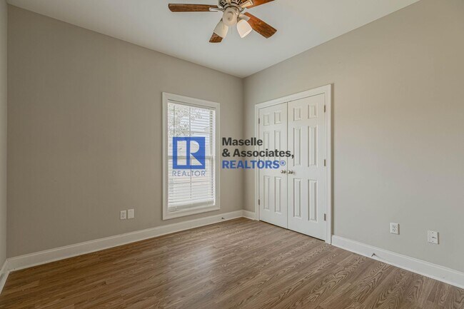 Building Photo - Beautiful 4 bedroom, 2 bathroom house in B...