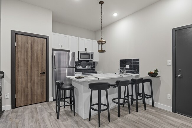 Building Photo - Modern West Lofts