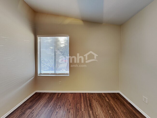 Building Photo - 5073 E Butterweed Dr