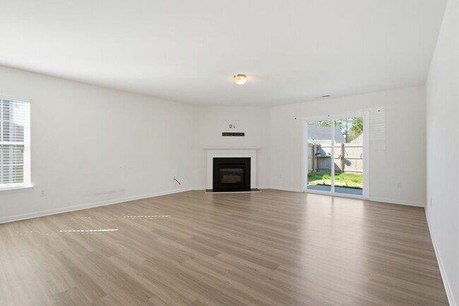 Building Photo - 3916 Sabre Ln