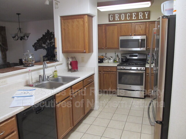 Building Photo - 6428 N Conrad Ln