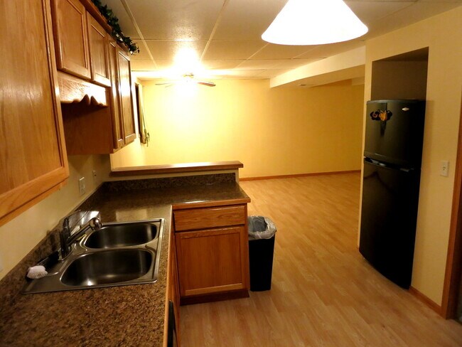 Building Photo - 2039 Tamahawk Ln