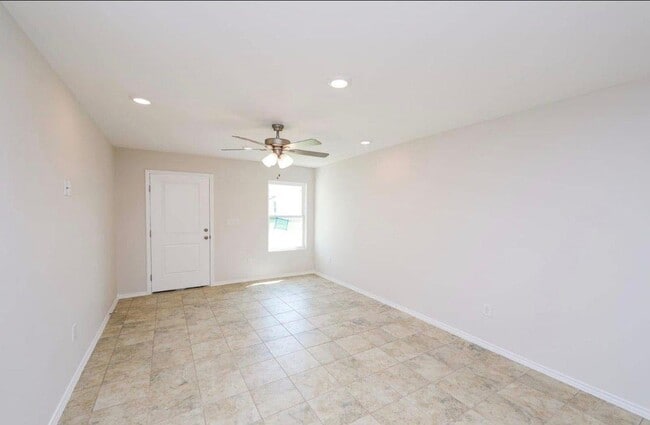 Building Photo - 5202 Anacahuita Dr