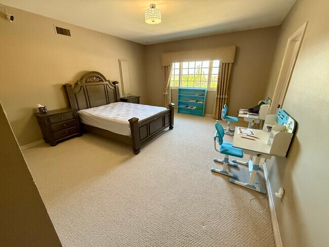 Building Photo - 533 Sierra Madre Ave