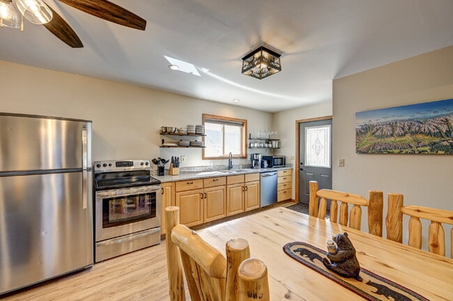 Building Photo - Affordable Luxury 2b/1b in Salida — Utilit...