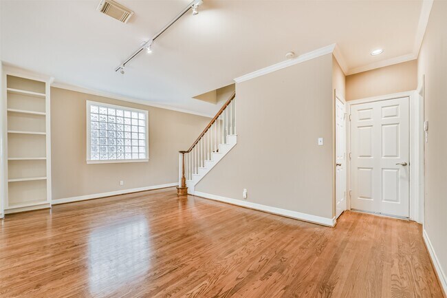 Building Photo - 5023 Nolda St