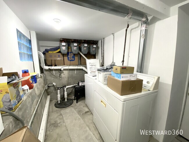 Building Photo - 2611 W Cortland St