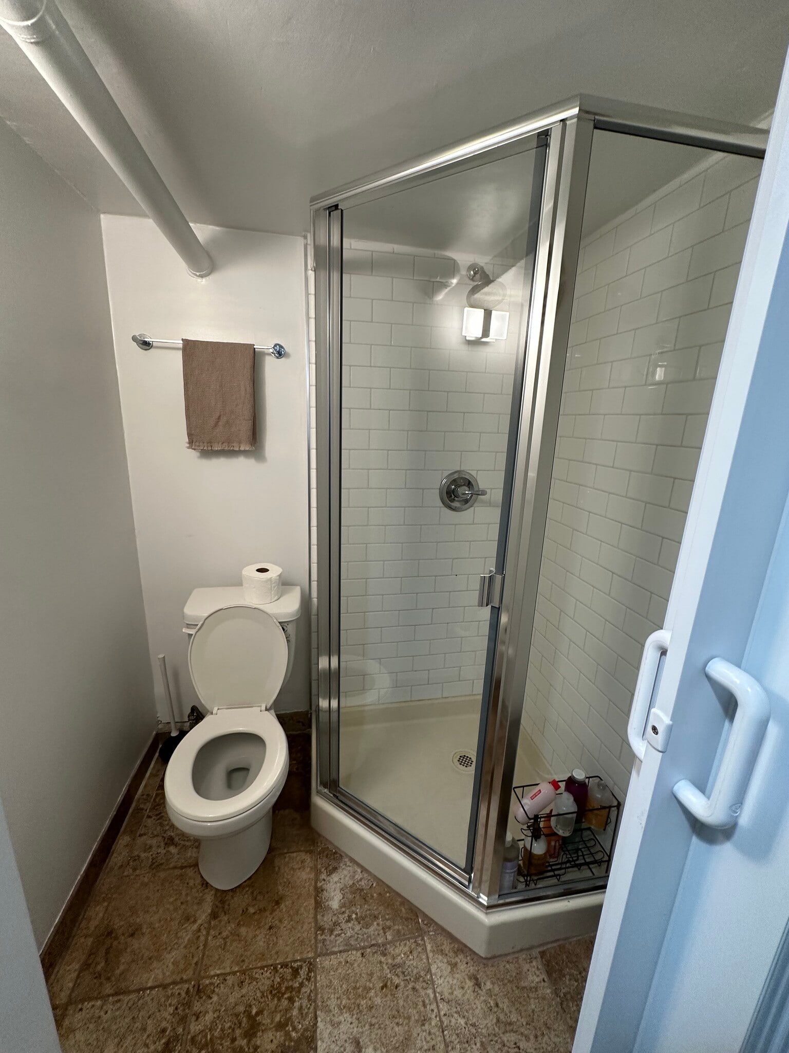 2nd toilet and shower - 2017 Rosilla Pl