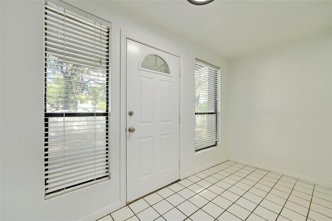 Building Photo - 6713 Silvermine Dr