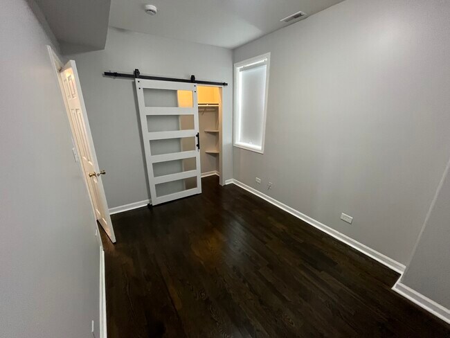 Building Photo - 1249 S Kolin Ave