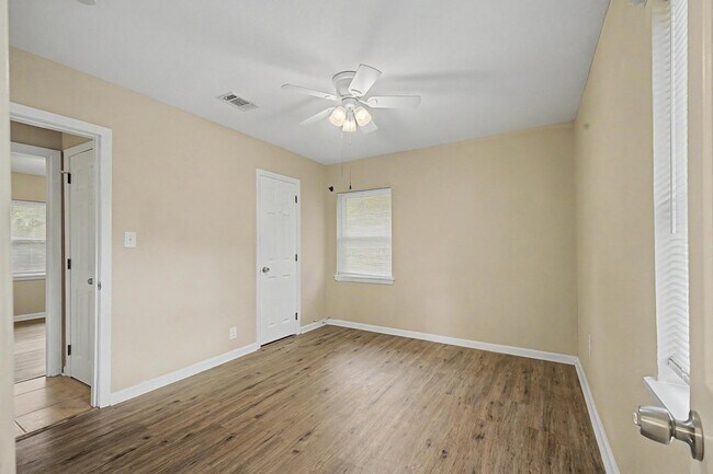 Building Photo - 560 N 72nd Ave