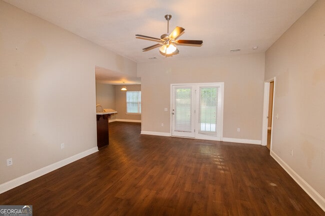 Building Photo - 173 Stillwater Dr