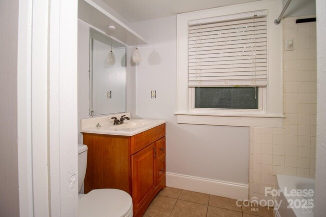 Building Photo - 3400 Eastway Dr