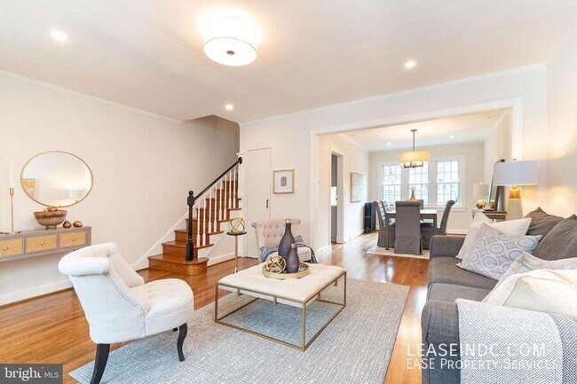 Building Photo - 4434 Reservoir Rd NW