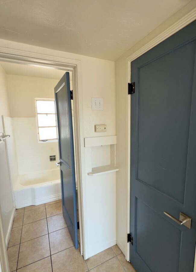 Building Photo - Apartment in Tucson's Historical Neighborh...