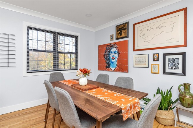 Building Photo - 4 Finch Pl