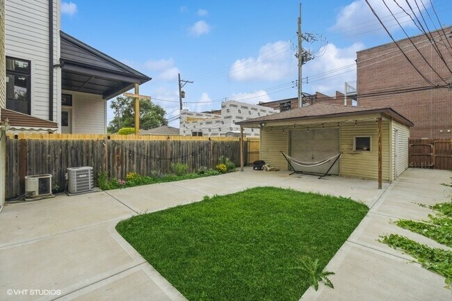 Building Photo - 3505 N Whipple St