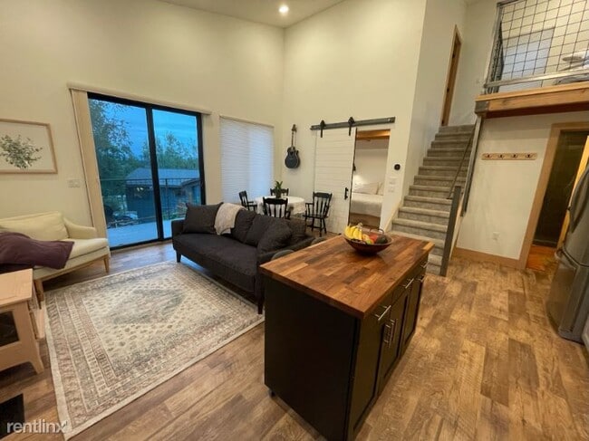 Building Photo - 2 br, 1 bath House - 6402 Quiet Cir