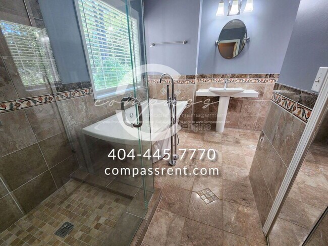 Building Photo - 2277 Wickingham Dr NE