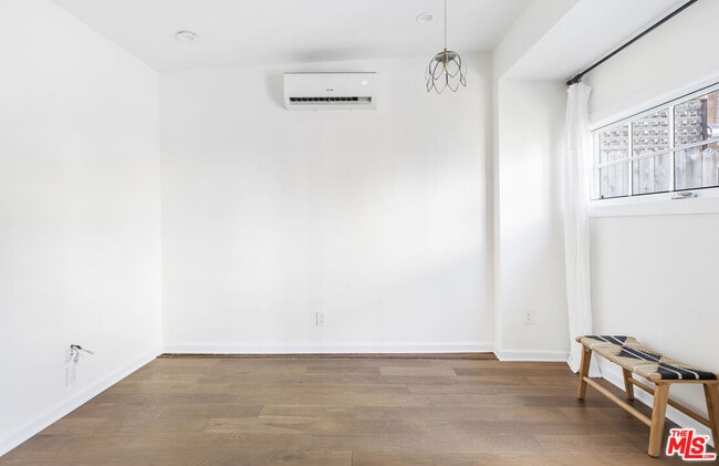 Building Photo - 3472 Rowena Ave