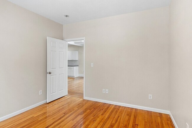 Building Photo - 920 Pleasant St