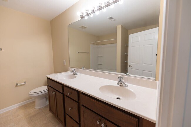 Building Photo - 111 Goldfinch Ave