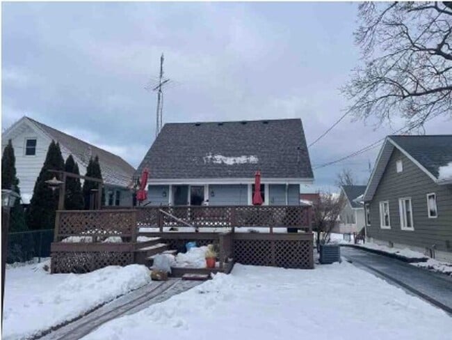 Building Photo - 2-bedroom, 1.0 bathroom Home near downtown Saint Joseph