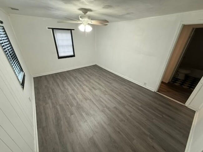 Building Photo - Charming 2 bedroom home in the heart of Columbia. Extra space for a den or spare bedroom.