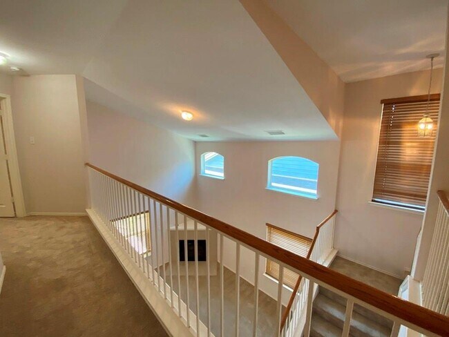 Building Photo - 145 Strawn