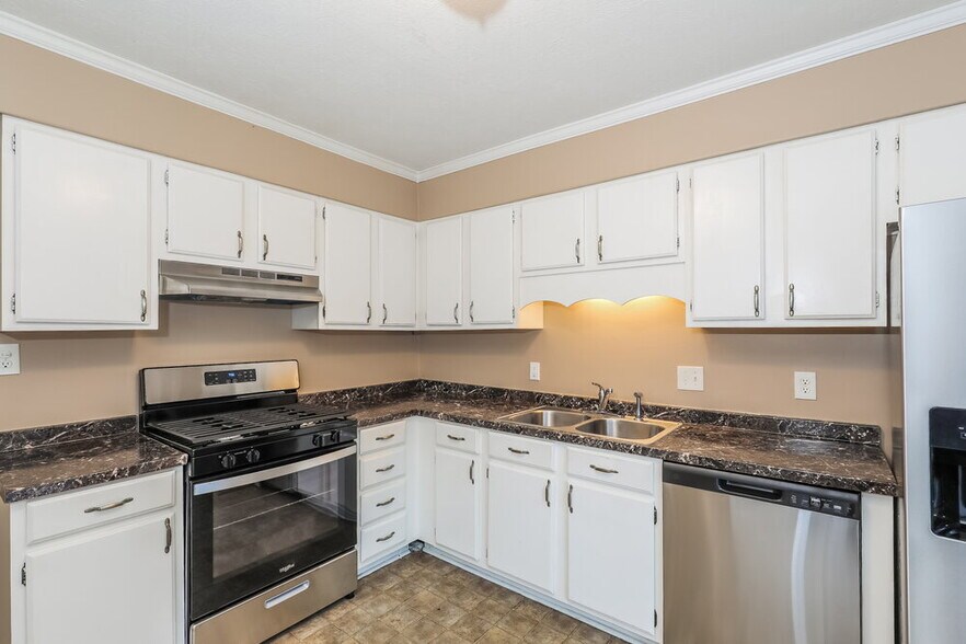 Building Photo - 11010 Highridge Ct