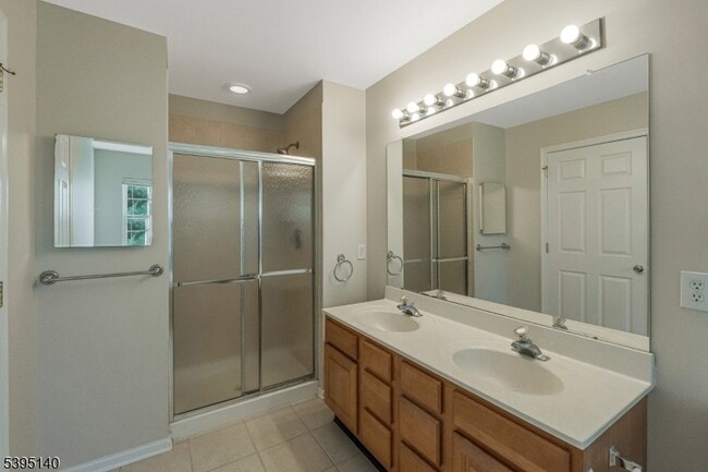 Building Photo - 105 Wallace Ct