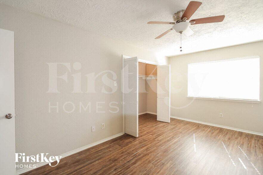 Building Photo - 10622 Lofty Pines Dr