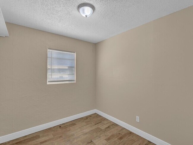 Building Photo - 6113 Yucca Dr