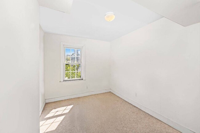 Building Photo - 143 Beach St