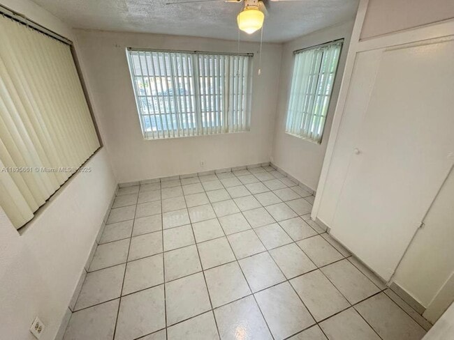 Building Photo - 3 bedroom in Hollywood FL 33023