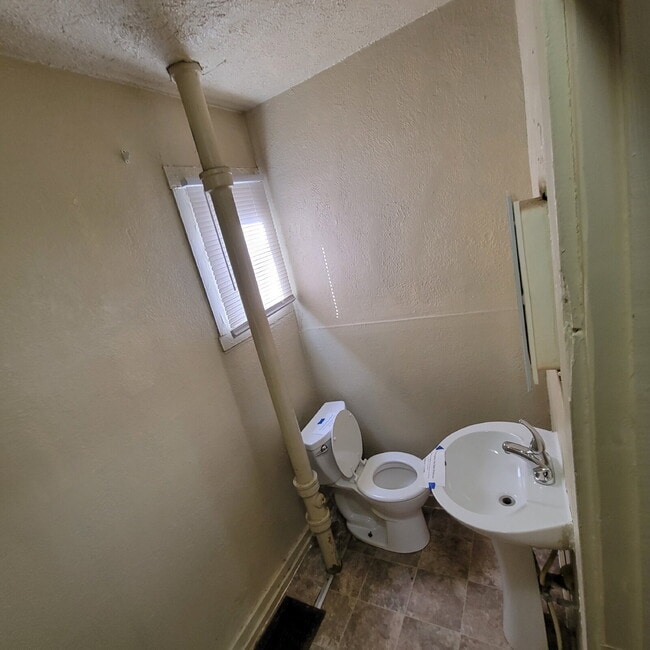 Building Photo - Near Southside 2BR House on Quiet Street!