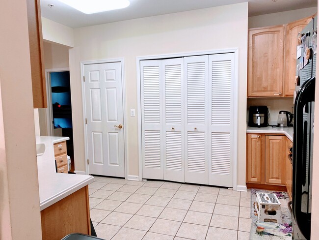 Kitchen-3 - 6216 Westchester Park Dr