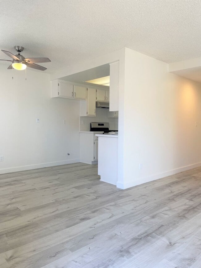 Building Photo - 1255 W 7th St