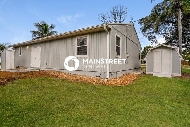 Building Photo - 3 Bedroom Pet-Friendly Home in Fort Myers, FL with Main Street Renewal