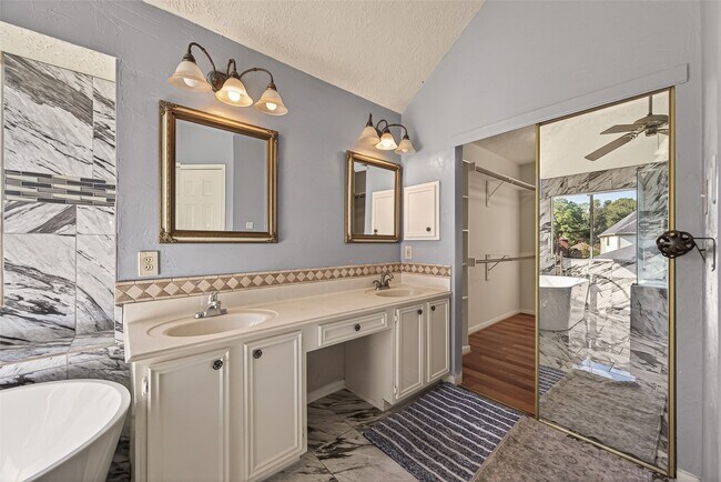 Building Photo - 4218 Meadowchase Ln